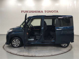 【まるごとクリーニング】シートを取り外し、車内を徹底洗浄。隅々まで丁寧に仕上げています。