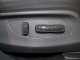 【パワーシート】メモリー機能付きパワーシート装備車です。電動でシートが動きます、高級感がありとても便利な機能です!