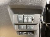 パワースライドドアの開閉はスマートキーのリモコンやドアノブは勿論、運転席側のスイッチ操作でも開閉ができ、安全・簡単です。