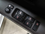 運転席から左右のドアミラーの開閉が可能です♪駐車場でのドアミラーの折り畳みが簡単です♪