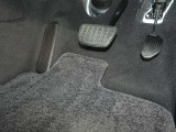 運転席アクセル・ブレーキペダル