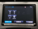 ラジオ、フルセグテレビ、CD再生、DVD再生、SD再生(音楽/動画)、SD録音(別途SDカードが必要です)、Bluetoothオーディオが使用可能です。詳しい仕様については展示店舗までお尋ねください。