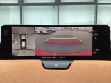 狭い場所での駐車やすれ違いなどでより的確な運転操作に役立つ360&deg;ビューモニターが装備されています。