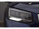 LEDヘッドライトは、太陽光に近い色温度を持つビームによりクリアな視界を確保すると同時に、キセノンヘッドライトよりもさらに少ない消費電力を実現。寿命も長く、基本的にはメインテナンスフリーです。