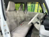 運転席シート廻りは使用感も少なく、良好な状態となっています。前オーナー様が丁寧に使っていたことがよくわかりますね。