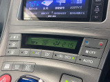 【オートエアコン】一度お好みの温度に設定すれば、車内の温度を検知し風量や温度を自動で調整。暑い&hellip;寒い&hellip;と何度もスイッチ操作をする必要はありません。快適な車内空間には必須の機能ですね♪
