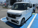 納車の前には、当社の整備工場でしっかり点検を行います。整備費用は車両価格に含まれます。