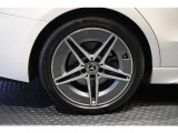 メルセデスの認定中古車「サーティファイドカー」では、万一お車が故障した場合も、ご購入後1年間もしくは2年間※は走行距離にかかわらずメルセデス・ベンツ正規サービスネットワークで無料修理いたします