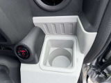 運転席側のドリンクホルダーです