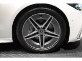 メルセデスの認定中古車「サーティファイドカー」では、万一お車が故障した場合も、ご購入後1年間もしくは2年間※は走行距離にかかわらずメルセデス・ベンツ正規サービスネットワークで無料修理いたします