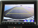 リアワイドカメラシステム!従来の視野に加えて、後方側方を約180&deg;まで見えるワイドビューと、後方を真上から見たような視野で駐車時などに便利なトップダウンビューの3つの視野があります!