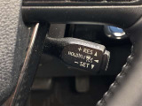 前方の車との車間を設定し、スピードを上げたり緩めたりを自動で行ってくれる追尾式の「レーダークルーズ」。上級装備の一つです!高級車にしかつかない嬉しい機能です。