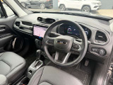 ステアリングを握ればJeepワールドが目の前に広がります!