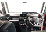 必要な装備を使いやすい位置に配置した機能的な運転席まわり。操作感や車両感覚など、ぜひ運転席に座って確かめてください。