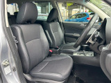 運転席まわりには十分なスペースがあり、大柄な方でもゆったり運転していただける環境です。