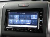 ナビゲーションは純正メモリーナビ(VXM-224VFi)を装着しております。AM、FM、CD、DVD再生、Bluetooth、音楽録音再生、フルセグTVがご使用いただけます。