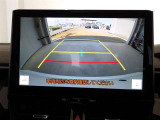 バックモニター付きで慣れない駐車場や車庫入れをサポートします。