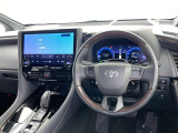 運転席まわりです。 各操作スイッチは使いやすい位置に配置されてます。