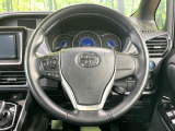 【純正革巻きステアリング】上質な革を使用することで、手にしっかり馴染みとても運転しやすいハンドルです♪