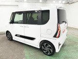荷物が多い日や雨の日に便利な両側電動スライドドアです。