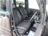 お車選びをお楽しみ頂けるよう、在庫車の展示スペースを十分に確保しております。
