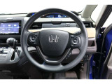Hondaセンシングの機能のひとつ、アダプティブクルーズコントロール付!アクセルから足を離しても設定したスピードと前車との車間を保ち走行してくれます!車線維持もアシスト☆高速道路で疲労軽減ですね☆