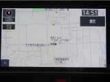 ナビ付きで、遠出や初めての道も安心。道に迷う心配が少なく、同乗者との会話や運転に集中出来ます。ご家族でのお出かけにも心強いポイントです。