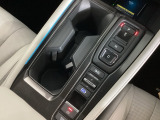 ワンアクションでスムーズな運転を支援する、エレクトリックギアセレクターに、パーキングブレーキは、電子制御パーキングブレーキです。