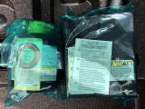 もしパンクをしてしまったら、この溶剤をエア注入口より入れて応急処置をしてください。重たいスペアタイヤを積んで走るより燃費の向上になるので、パンク修理キッド搭載の車が増えているんです。