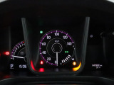 運転時の視界周辺の見やすい位置にメーターをレイアウト。視線の流れを断ち切らない、ストレスフリーで美しい運転動作を可能にします。またマルチインフォメーションディスプレイで、様々な情報が確認できます。