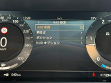 ヘッドアップディスプレイは運転中に役立つ情報をフロントガラスに映し出します。独自のレーザー技術により、直射日光が当たるような状況にも対応。走行速度、ナビゲーションなどの情報を、クリアに表示します。