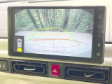 【バックカメラ】駐車時に後方がリアルタイム映像で確認できます。大型商業施設や立体駐車場での駐車時や、夜間のバック時に大活躍!運転スキルに関わらず、今や必須となった装備のひとつです!