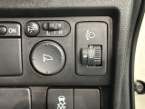 狭い駐車場で便利な電動格納ドアミラーが付いています。
