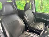 運転席まわりには十分なスペースがあり、大柄な方でもゆったり運転していただける環境です。