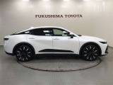 【まるごとクリーニング】シートを取り外し、車内を徹底洗浄。隅々まで丁寧に仕上げています。
