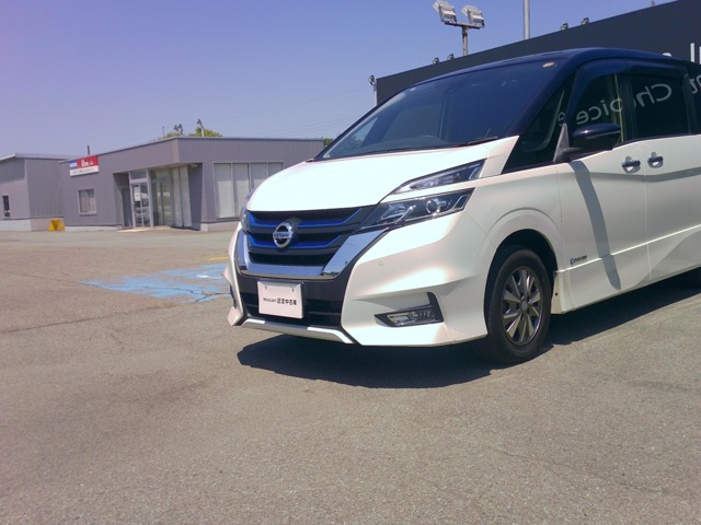 セレナ 1.2 e-POWER ハイウェイスターV 
