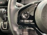 ステアリングにオーディオ操作スイッチが付いています。オーディオ画面に直接タッチしなくても操作が出来ますので、運転に集中できます。