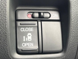 【パワースライドドア】スマートキーや運転席のスイッチでスライドドアの開閉が可能♪電動だから力を入れてドアを開ける必要が無く、小さいお子様でも、重い荷物を持っている時もラクに開け閉めできます♪