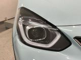 LEDヘッドライトは、点灯の瞬間から最大光量を発揮し、突然暗くなるトンネルなどでの安定感を高めます。