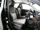 高いホールド性で運転姿勢が安定します。長距離ドライブでも疲れにくいのが魅力です。快適なドライビングライフをお送りください♪