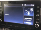 ディスプレイオーディオ装着車。ディスプレイとスマホを連携で、様々なアプリを使用できます。マップのアプリを繋げて、ナビゲーションとして使用できます。