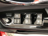パワーウィンドは今や当たり前の機能ですが、無いと困る機能です。運転席からの操作で、全席の窓を振るオープンにしたり、フルクローズが可能です。