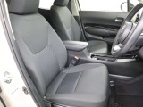高いホールド性で運転姿勢が安定します。長距離ドライブでも疲れにくいのが魅力です。快適なドライビングライフをお送りください♪