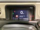 デジタル表示のスピードメーターとタコメーター、燃費やオドメーターなどの表示の他に、ホンダセンシング機能などの表示もできる多機能なマルチインフォメーション・ディスプレイです。