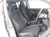 お車選びをお楽しみ頂けるよう、在庫車の展示スペースを十分に確保しております。
