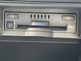 ◆【ETC2.0(DSRC/ITSスポット)】ETCカードを挿入すれば料金所はノンストップで通過できます。ETC限定の割引や、高速道路の情報提供サービスを利用できます。