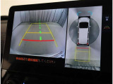 パノラミックビューモニター付きです。車両を上から見たような映像をディスプレイオーディオ画面に表示。運転席からの目視だけでは見にくい、車両周辺の状況をリアルタイムでしっかり確認できます。