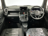 【インパネ】運転のしやすさを最優先に設計された見晴らしの良いフロントビュー。車両間隔が掴みやすく狭い道でも安心♪「安全」と「品質」を最優先に、安心してお乗りいただけるクルマを提供いたします。