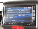 ナビゲーションは純正メモリーナビ(VXM-122VF)を装着しております。AM、FM、CD、DVD再生、Bluetooth、音楽録音再生、フルセグTVがご使用いただけます。