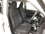 腰から背中をしっかり支える構造で、長時間の運転でも身体への負担が小さいフロントシート!乗り降りも頻繁に行われることを考慮し、着座ポイントも高めに設定。毎日の運転も快適です!
